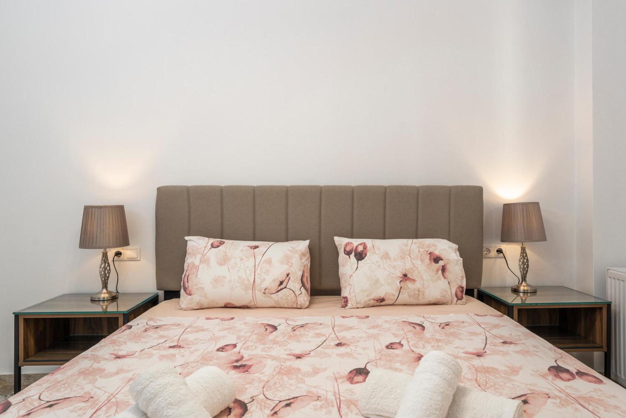 Neon 2Br Luxurious Central Apt Heraklion Exterior photo