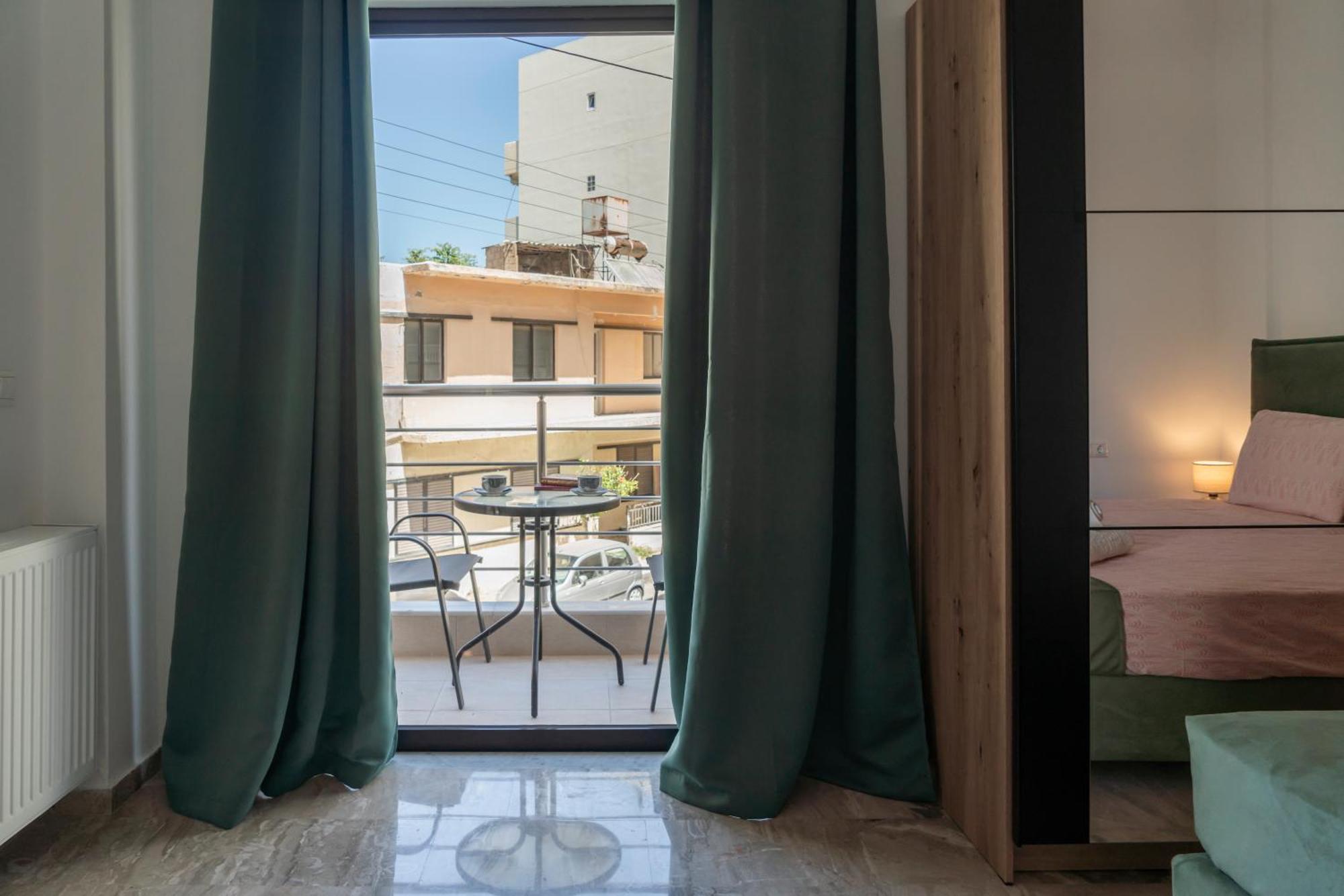 Neon 2Br Luxurious Central Apt Heraklion Exterior photo